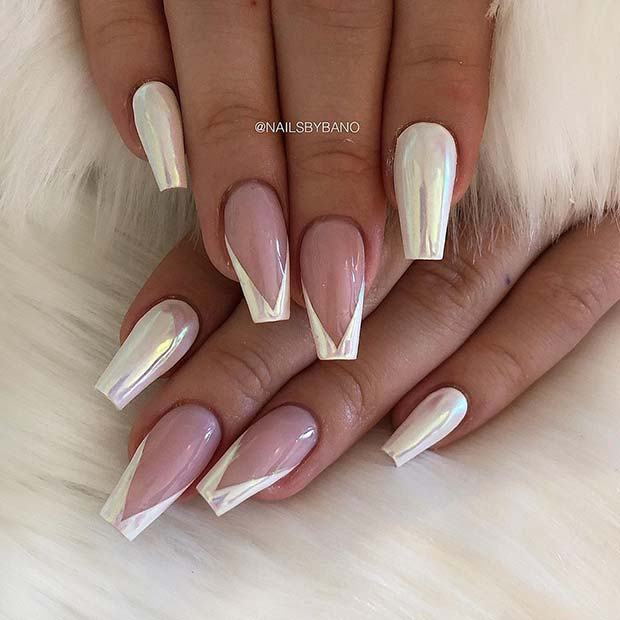 Λευκά Chrome Nails με V Συμβουλές