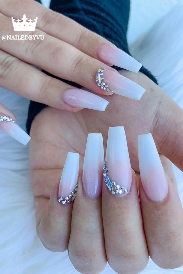 Λευκά Ombre Coffin Nails with Rhinestones