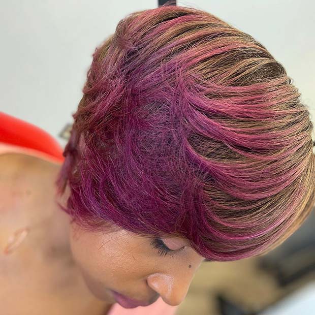 Coupe de cheveux courte violette