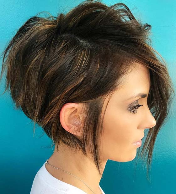 Coupe de cheveux courte élégante et graduée