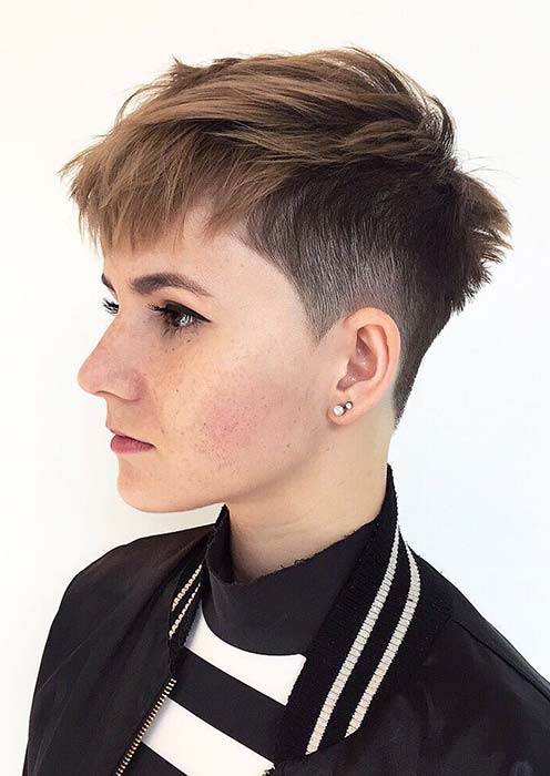 Coupe de cheveux courte moderne pour les femmes