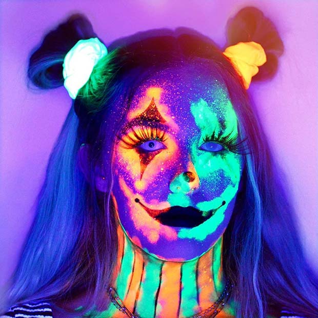 Maquillage de clown UV brillant dans le noir