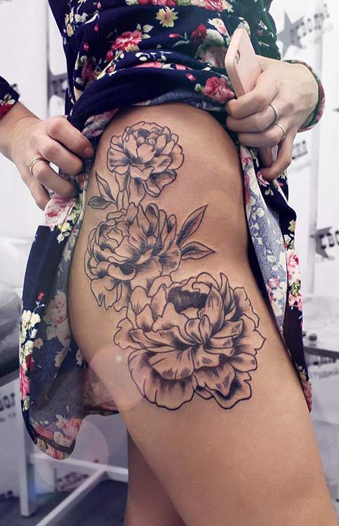 Side Thigh Flower Tattoo Idea για γυναίκες