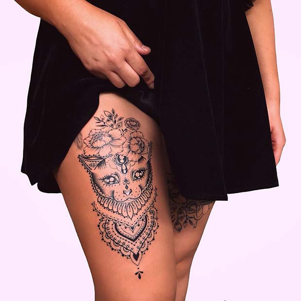 Tatouage de cuisse de chat magique