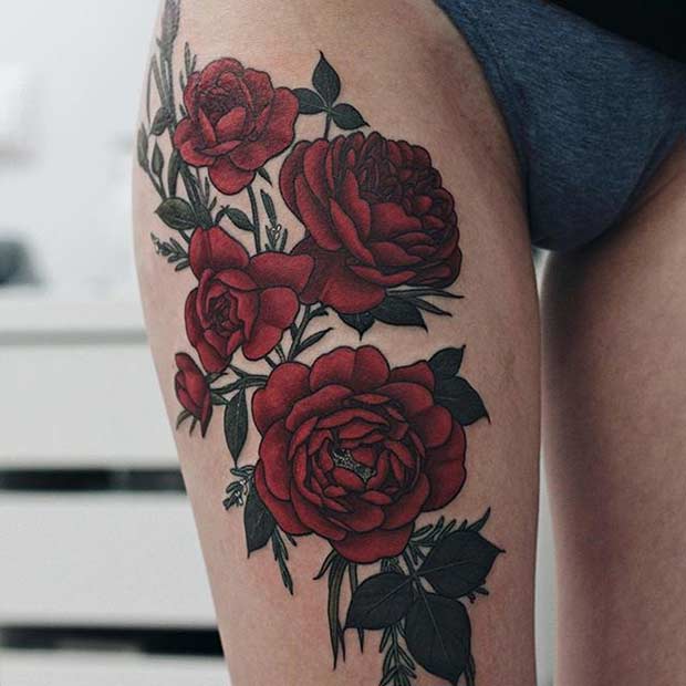 Red Roses Big Thigh Tattoo Idea για γυναίκες