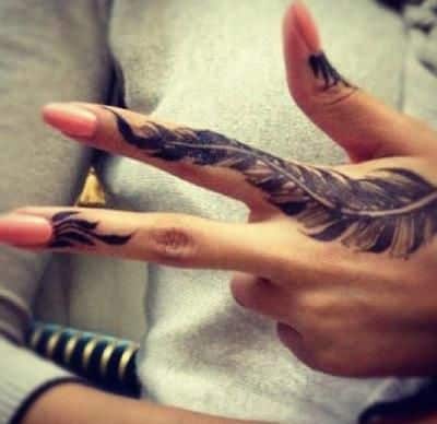 Τατουάζ χεριών με φτερά για γυναίκες