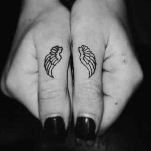Tatouages ​​​​ailes à la main pour les femmes