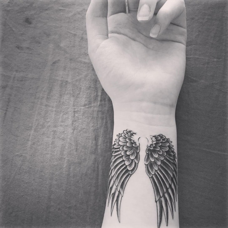 Tatouages ​​​​à la main d'ange pour les femmes