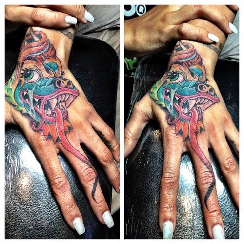 Les tatouages ​​​​à la main du dragon de Karrueche pour les femmes