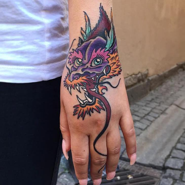 Πολύχρωμα τατουάζ χέρι Dragon για γυναίκες