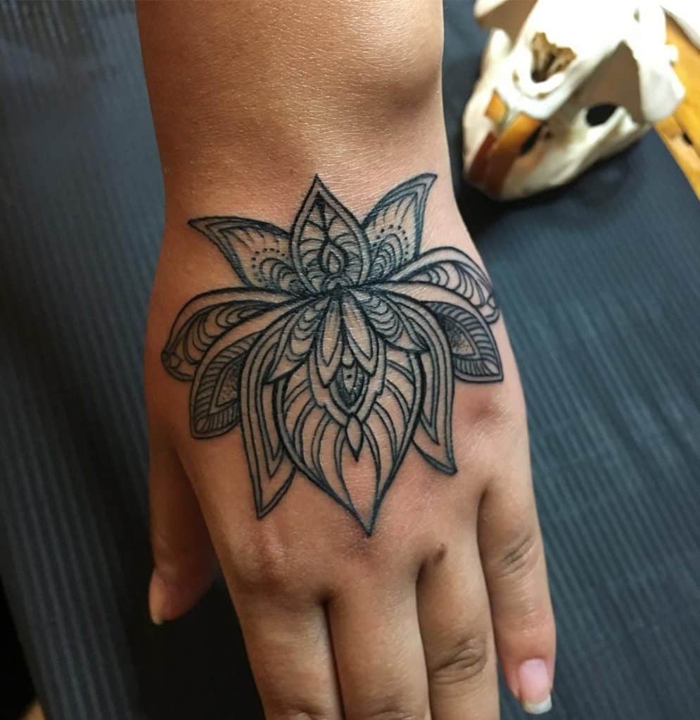 Τατουάζ χειρός Lotus Mandala για γυναίκες