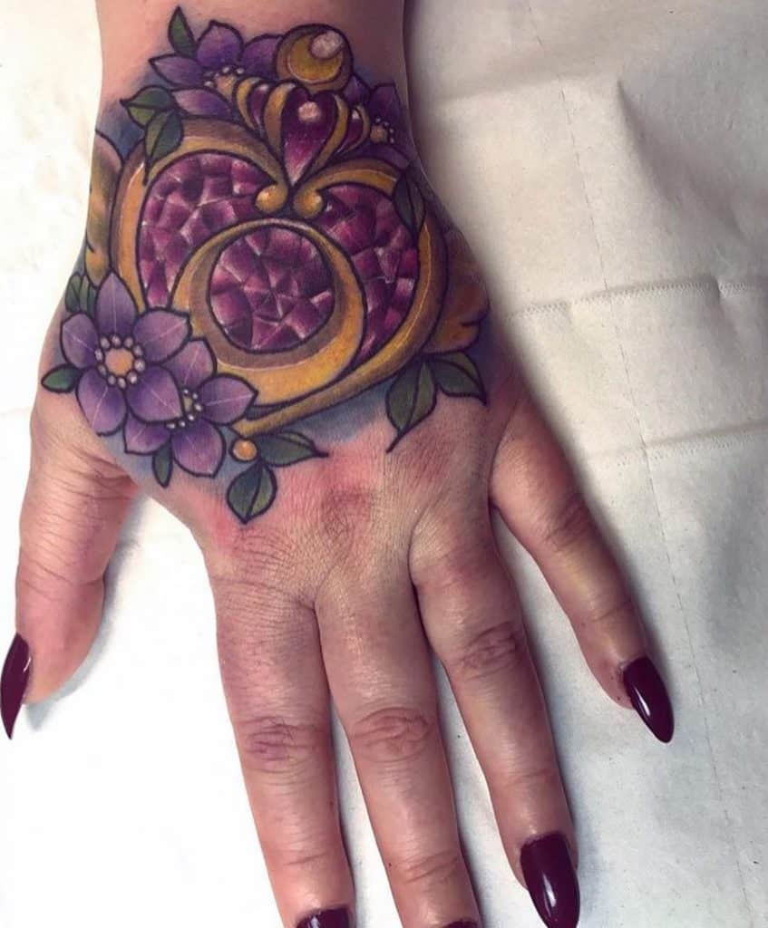 Tatouages ​​​​à la main coeur diamant violet pour les femmes