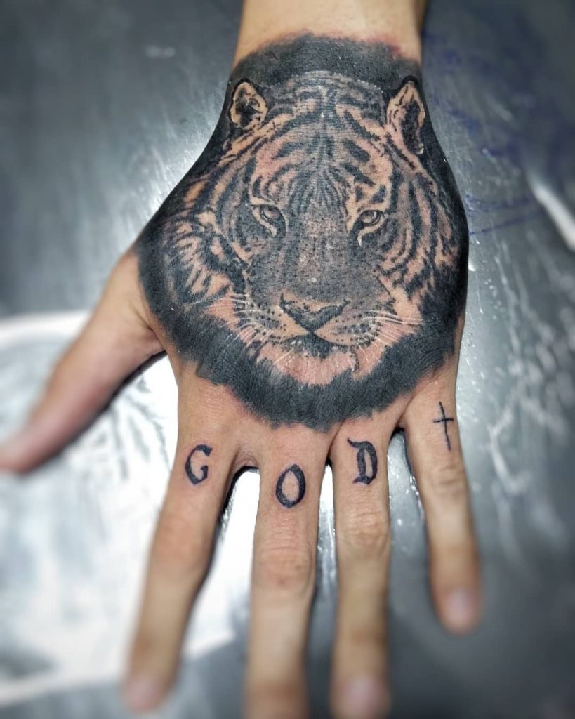 Tatouages ​​​​à la main du tigre pour les femmes