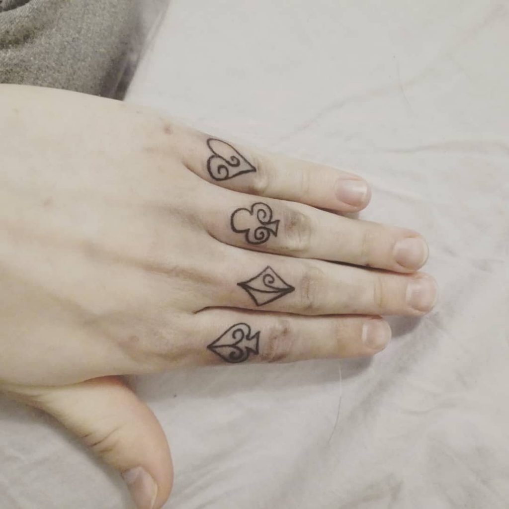 Les tatouages ​​​​à la main du joueur pour les femmes
