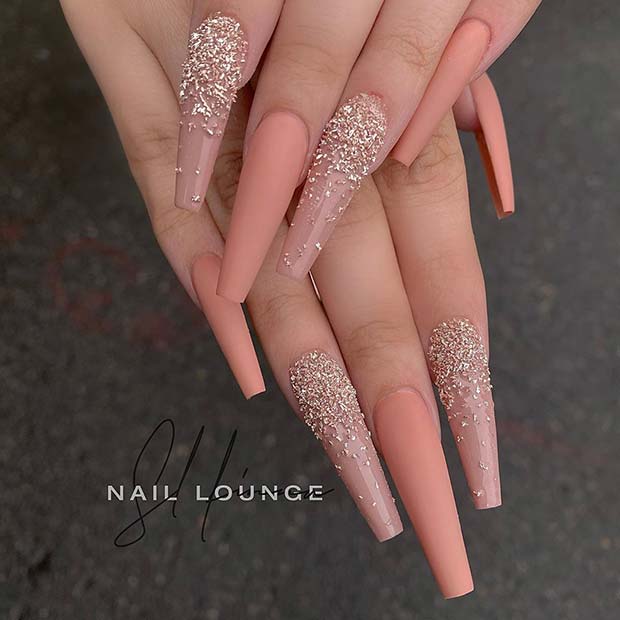 Glitzy Peach και Nude Mani