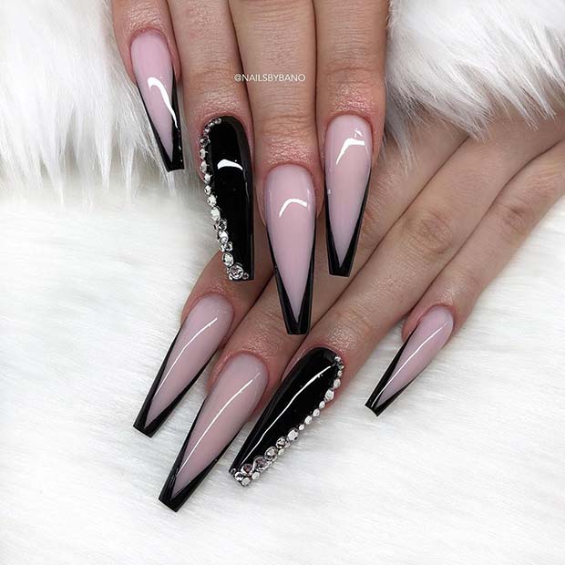 Chic Black και Nude Nails