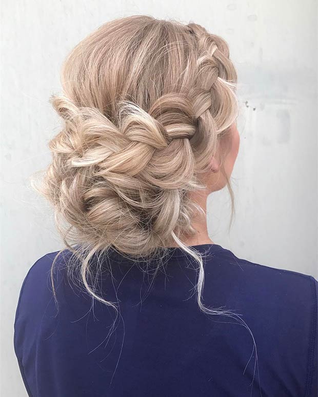 Updo קלוע אלגנטי או שיער בלונדיני ארוך