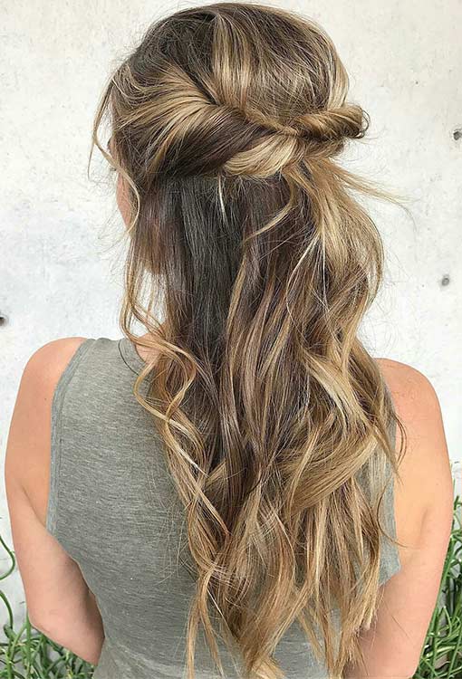 Twisted Voluminous Half Up Style για Prom