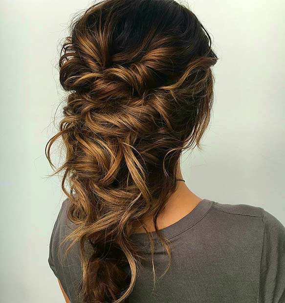 Twisted Messy Prom Hairstyle για μακριά μαλλιά