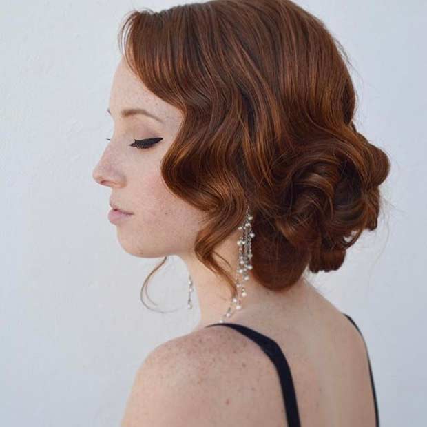 Σγουρή Vintage Updo ιδέα για Prom