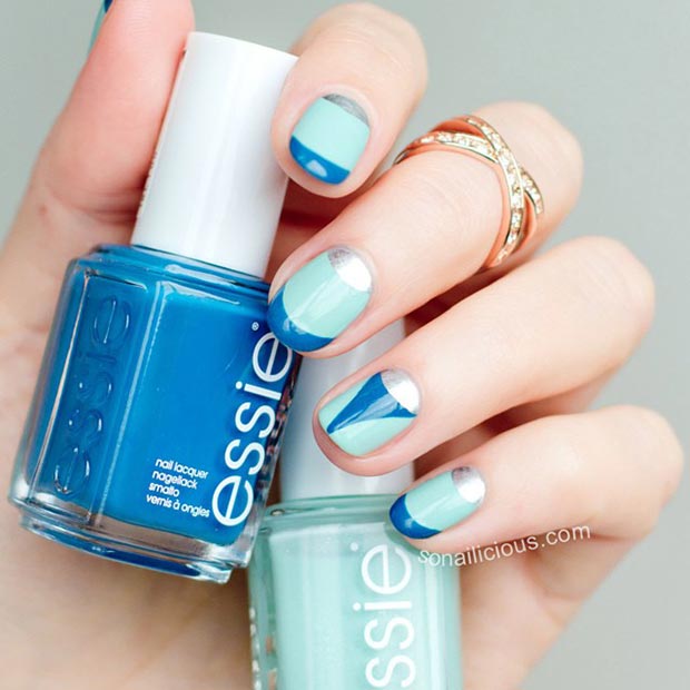 Conception d'ongles bleu et argent pour ongles courts