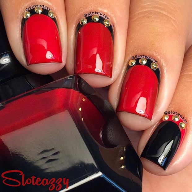 Conception d'ongles noirs et rouges pour les ongles courts