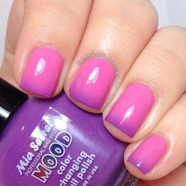 Conception d'ongles rose et violet