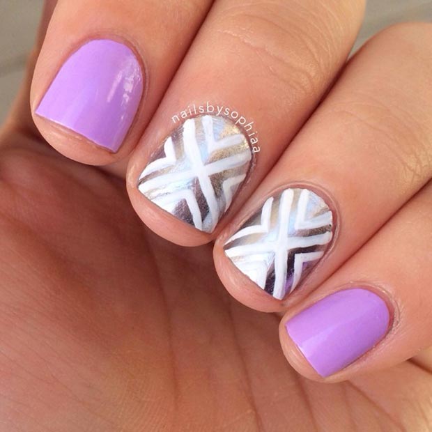 Conception d'ongles violet clair et argent