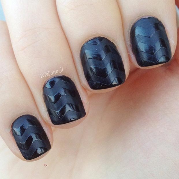 Conception d'ongles noir mat pour ongles courts