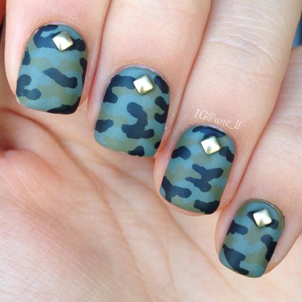 Gold Studs και Camo Nail Design