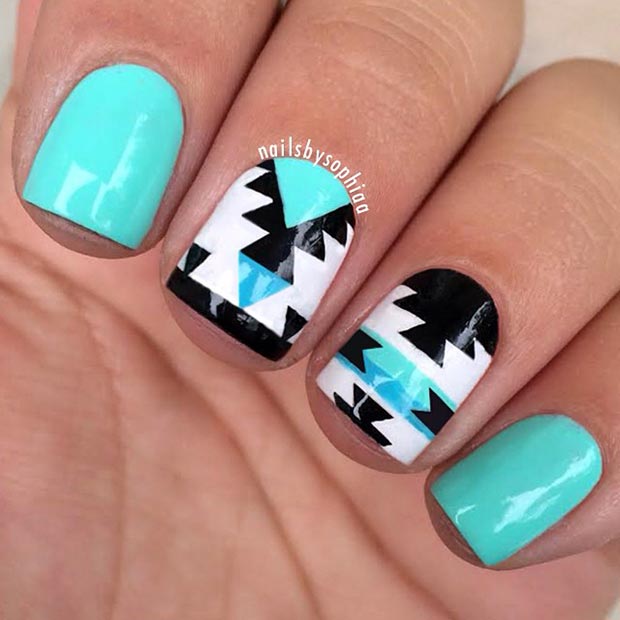 Conception d'ongles tribal turquoise