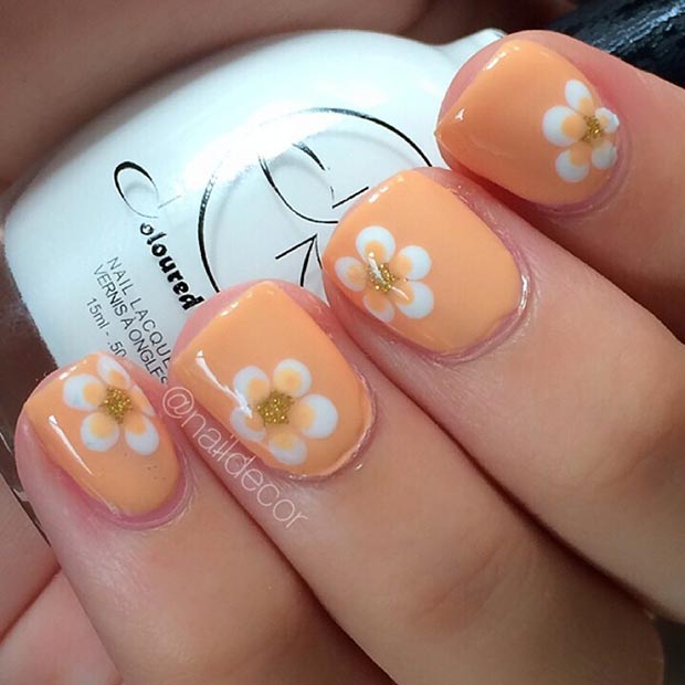 Conception d'ongles de fleur d'oranger pour les ongles courts