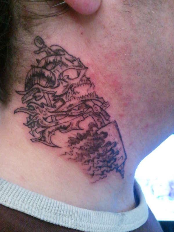 Πρώτο λαιμό τατουάζ