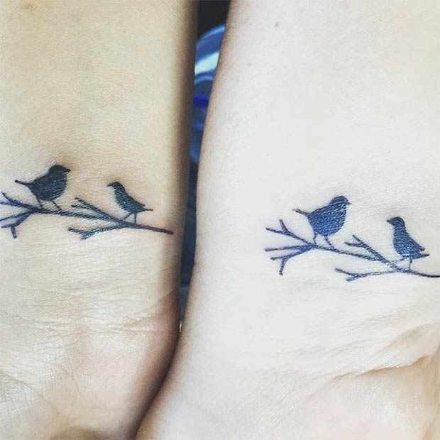 Πουλιά στον κλάδο που ταιριάζουν τατουάζ