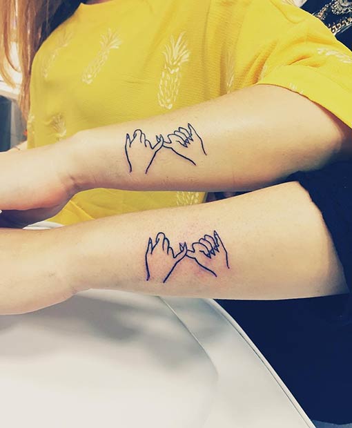 Tatouages ​​​​assortis de sœurs Pinky Jure