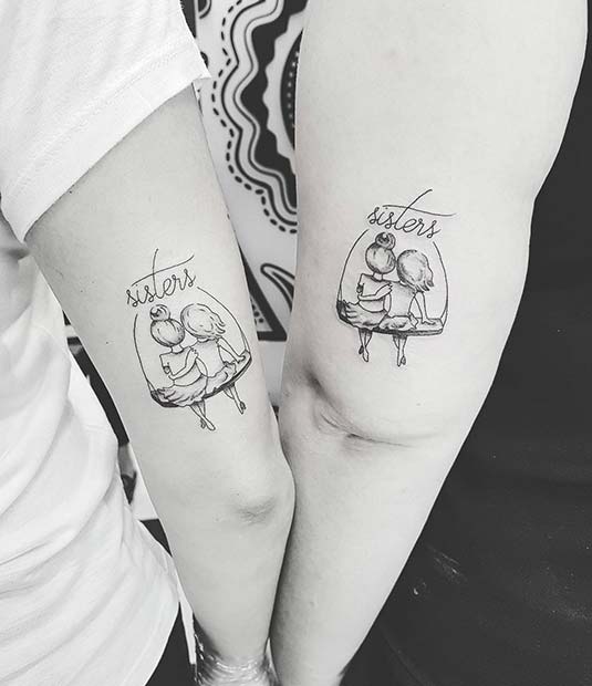 Tatouages ​​de soeurs sur une balançoire