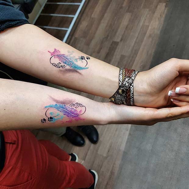 Tatouages ​​​​à l'aquarelle assortis pour les soeurs