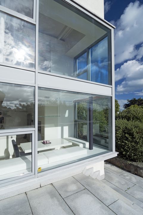 παράθυρα από το δάπεδο μέχρι την οροφή στην ιδιοκτησία airbnb στο Δουβλίνο