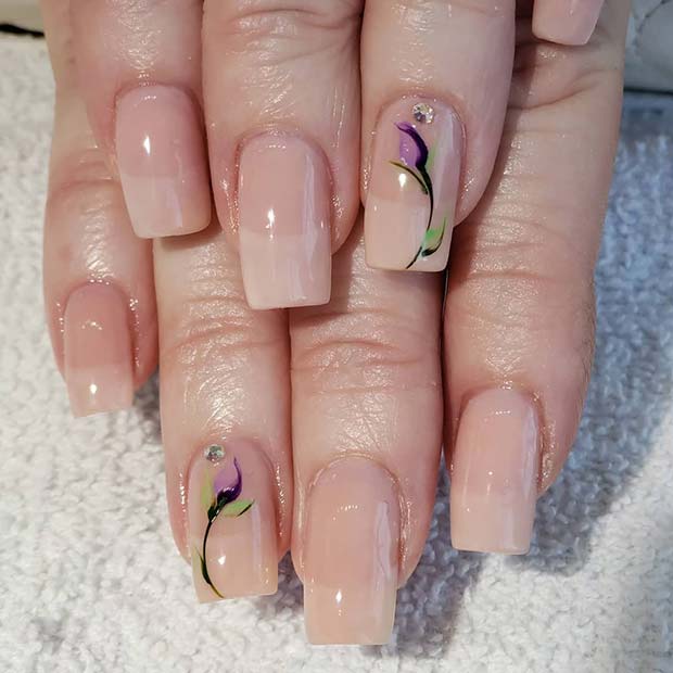 Couleur des ongles nude et art floral