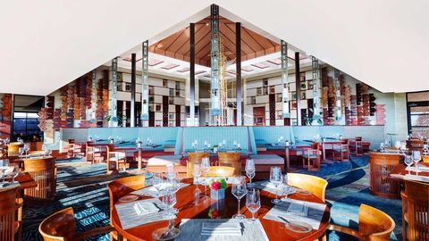 υδάτινο, ένα εστιατόριο εμπνευσμένο από το φράνκο Λόιντ Ρράιτ στο θέρετρο των δασικών περιοχών Νεμακολίν
