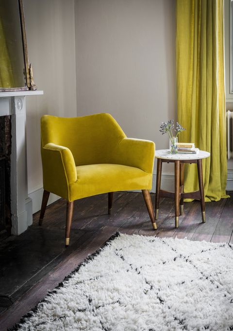 fauteuil astoria en velours jaune moutarde