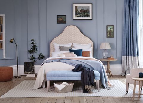 Tête de lit capitonnée Clemmie, schéma de chambre à coucher neptune, bleu lin et terre de sienne brûlée