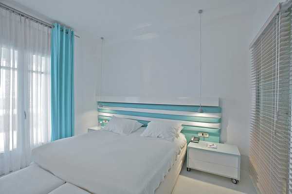 дизайн на синя хотелска спалня