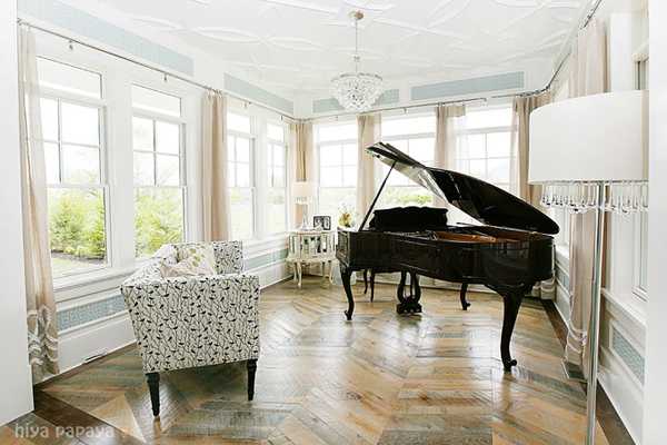 пиано или роял в интериора