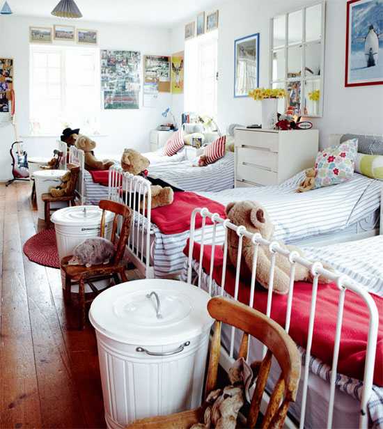 детска стая с три легла