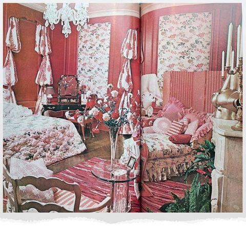 chambre en roses et rouges