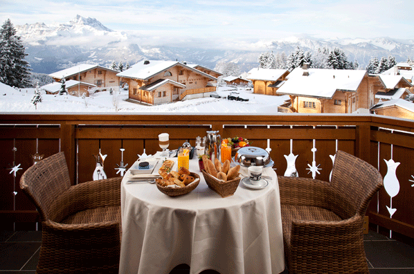 закуска в Швейцария с изглед към планината