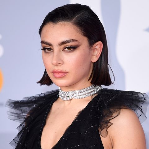 londres, angleterre 18 février usage éditorial uniquement charli xcx assiste aux brit awards 2020 à l'o2 arena le 18 février 2020 à londres, angleterre photo de karwai tangwireimage