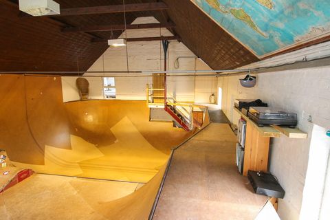 La salle des fêtes convertie avec son propre skatepark est à vendre à Norfolk