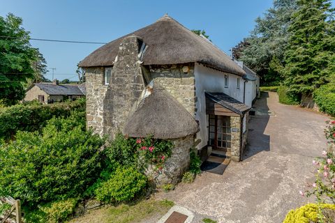 visitez cette belle ancienne ferme du XVIe siècle avec une annexe victorienne attenante